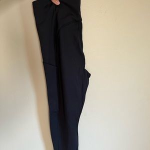 Athleta Ultimate Stash Pocket 7/8 Tight.   Size Medium. Never worn!